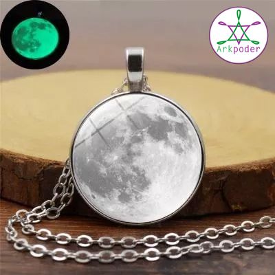 Colar lua brilha no escuro