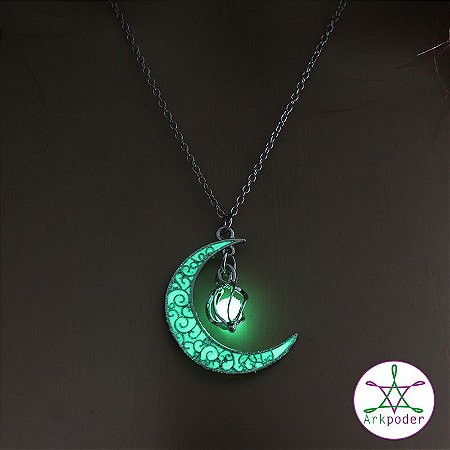 Meia lua brilha no escuro