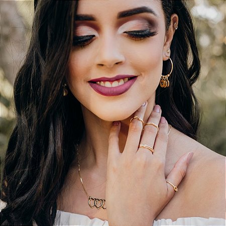 Argola com pingentes de coração banhada a ouro 18k