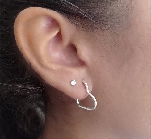 Argola média coração fio quadrado prata 925