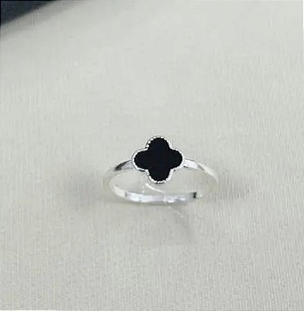 Anel Trevo Preto delicado