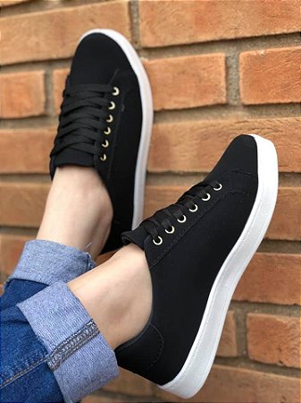 cadarço de tenis preto