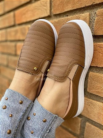 Tênis Slip On Caramelo Ponto Luz - omundodassapatilhas.com.br