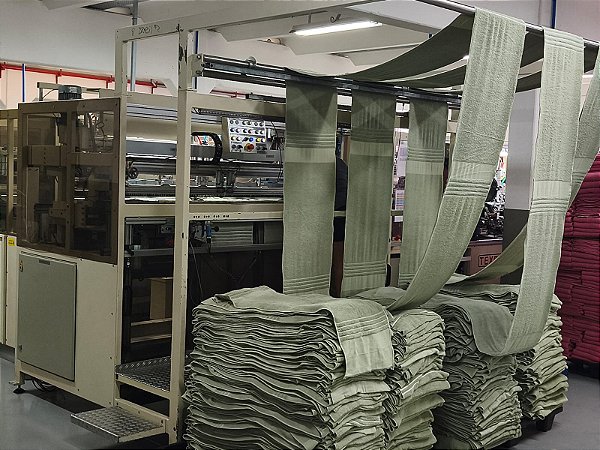 Máquina de Costura Transversal Automática Texpa QRSN 146 – Ano 2001