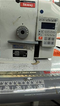 Máquina reta Eletrônica Siruba com painel digital