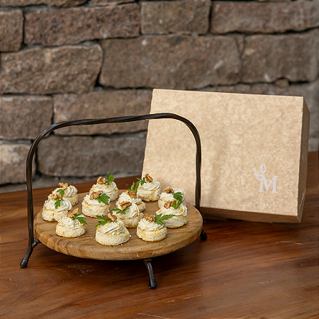 Canapé com Pasta de Damasco e Gorgonzola