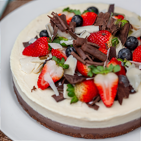 Torta Duo de Chocolates Com Morangos e Mirtilos