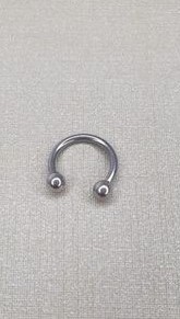 Piercing de aço aro com 2 bolinhas