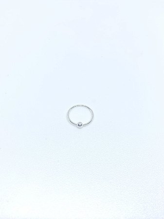 Piercing de prata liso com uma bolinha