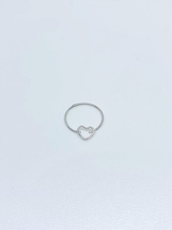 Piercing de prata aro com mini coração vazado