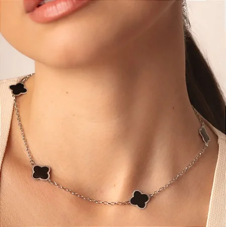 Colar de aço trevo preto