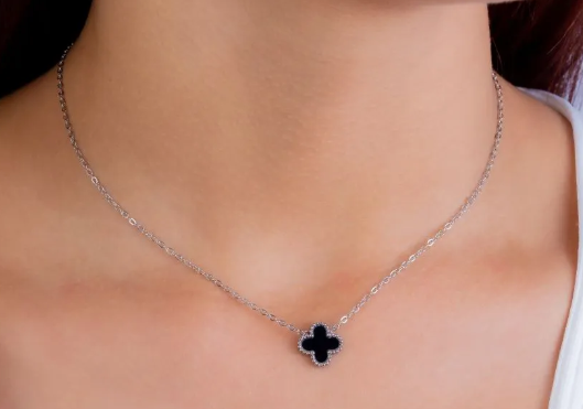 Colar de aço trevo maciço preto