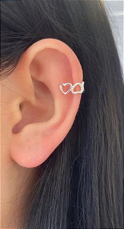 Piercing de prata fake corações vazados lisos e pontilhados