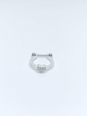 Piercing de prata conch coração cravejado
