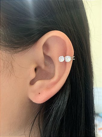Piercing fake de aço com duas zircônias