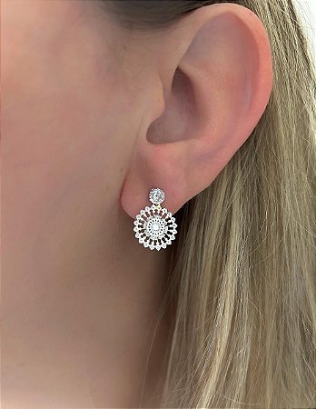 Brinco de aço mandala com zircônia