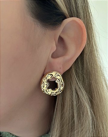 Brinco dourado orgânico