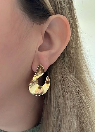 Brinco dourado gota orgânica