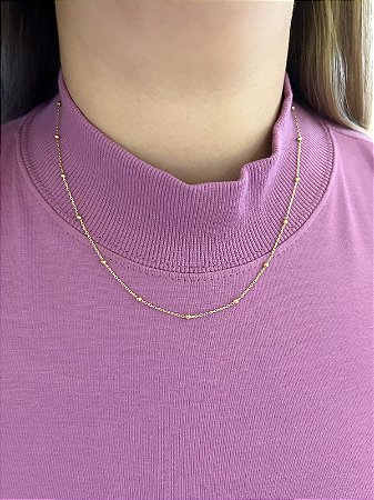 Colar dourado mini cadeado com esferas 45cm