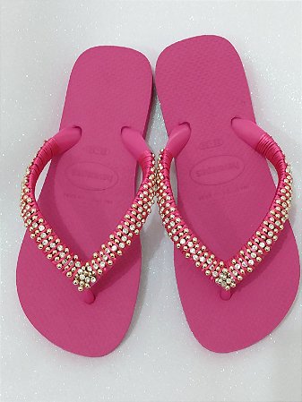 Havaianas top enfeitada com pedras mágicas