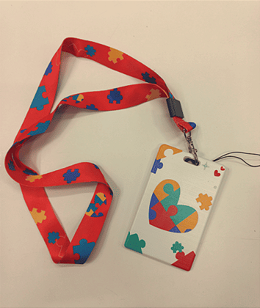 Cordão de Identificação Autismo Com Crachá Estampa de Coração