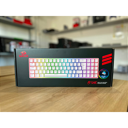 Teclado Mecânico Gamer Branco Ashe RGB Switch Azul - K626-KB-W Redragon Novo
