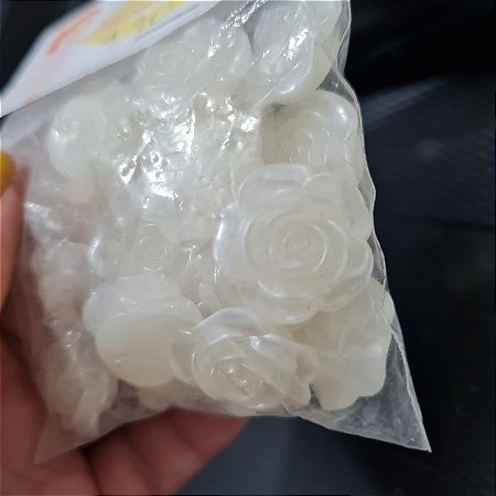 Rosa decorada  Abs 18mm creme 20un