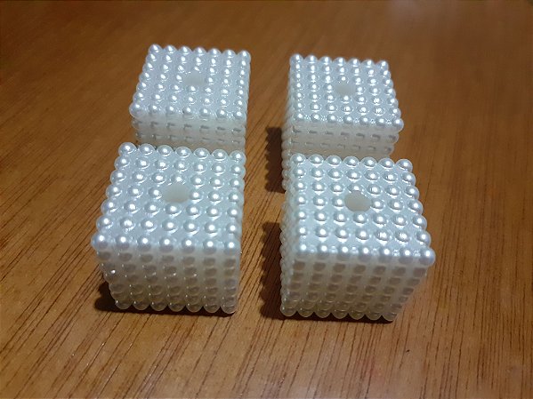 Cubo de perolas grande 2x2cm