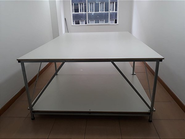 Estrutura para Mesa de Corte, Costura e Enfesto de Tecidos 260x180