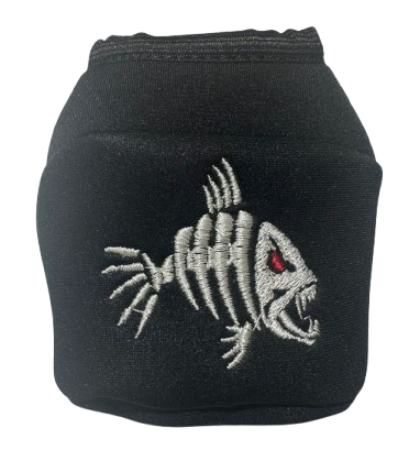 Capa para Carretilha Bordado Peixe Esqueleto Perfil Baixo