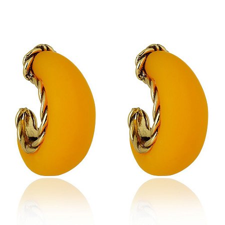 BRINCO MEIA ARGOLA MACARON AGAVE DOURADO NÁDIA GIMENES PARA CAROL BASSI
