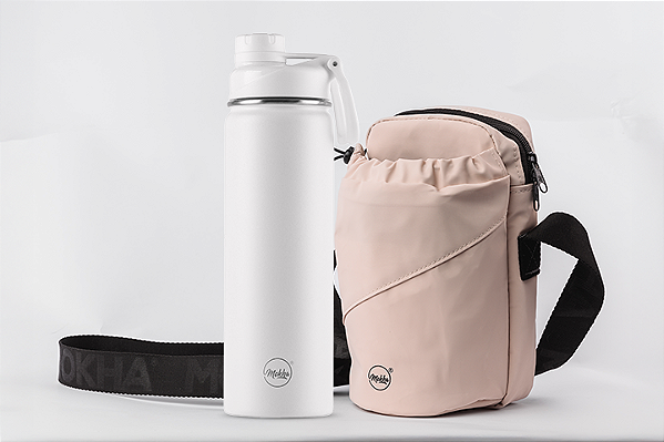 Kit garrafa térmica inox Facy 660ml white e bolsa Shoulder Bottle nude