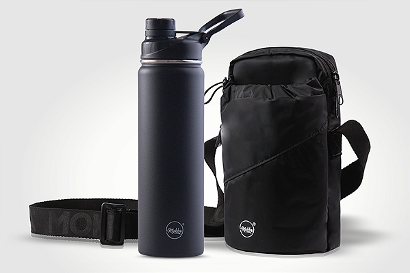 Kit garrafa térmica inox Facy 660ml black e bolsa Shoulder Bottle preta