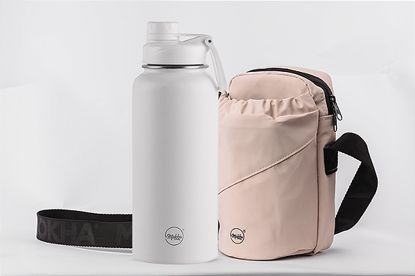 Kit garrafa térmica inox Facy 960ml white e bolsa Shoulder Bottle nude