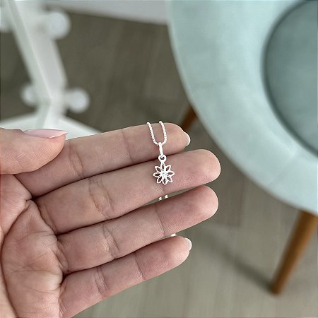 Colar Flor Vazada com Zircônia - Prata 925