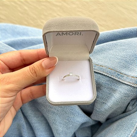 Anel Solitário Clássico Cravejado - Prata 925