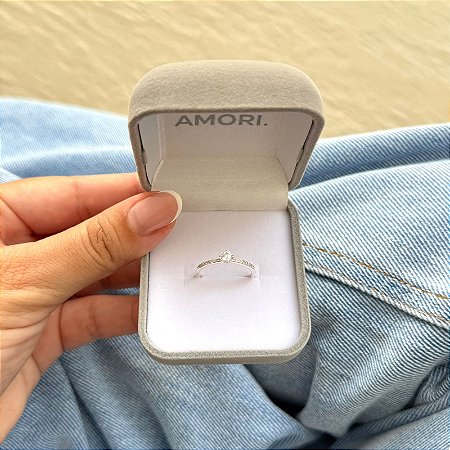 Anel Solitário com Zircônias - Prata 925