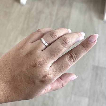 Aliança Quadrada com Friso Central Média - Prata 925