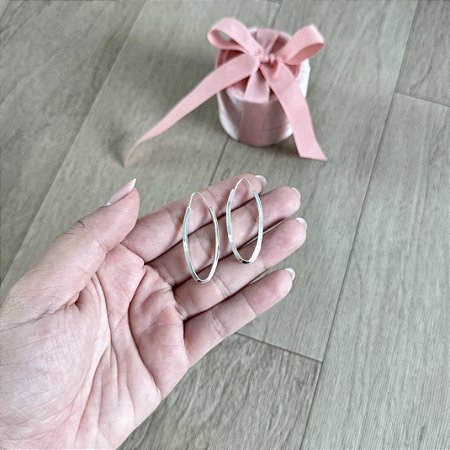 Brinco Argola Oval Fio Triângulo - Prata 925