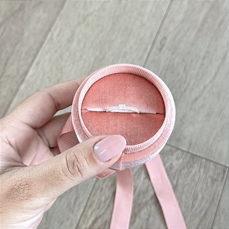 Anel Solitário Delicado e Cravejado - Prata 925