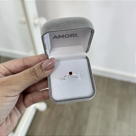 Anel Solitário com Zircônia Vermelho - Prata 925