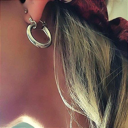 Argola Tubo M Banhado em Ródio Branco