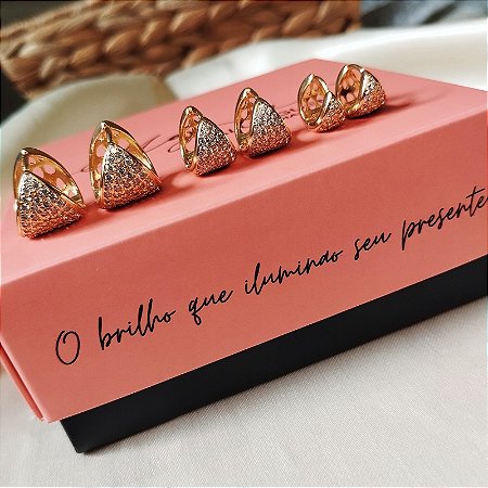 Trio de Brincos Triangular Cravejados Banho em Ouro 18K