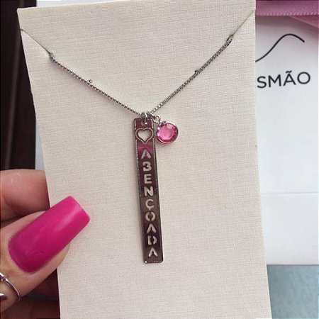Colar Plaquinha Abençoada e Zirconia  Rosa Banhado em Ródio Branco