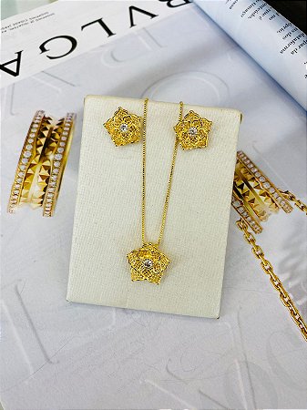Conjunto Flor Com Cristal Dourado