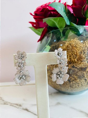 Brinco Flor Cravejada Rodio Branco