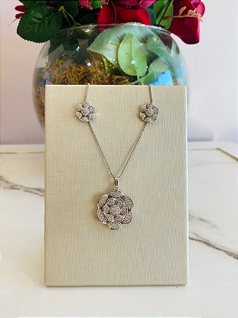 Conjunto Flor Cravejado Prata