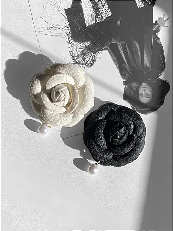 Broche Alfinete Camélia
