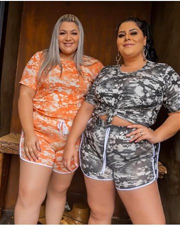 conjunto de shorts e blusa plus size