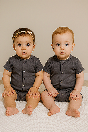 Romper Unissex Chumbo com Botões (Rn-3m), (6m); (9m)